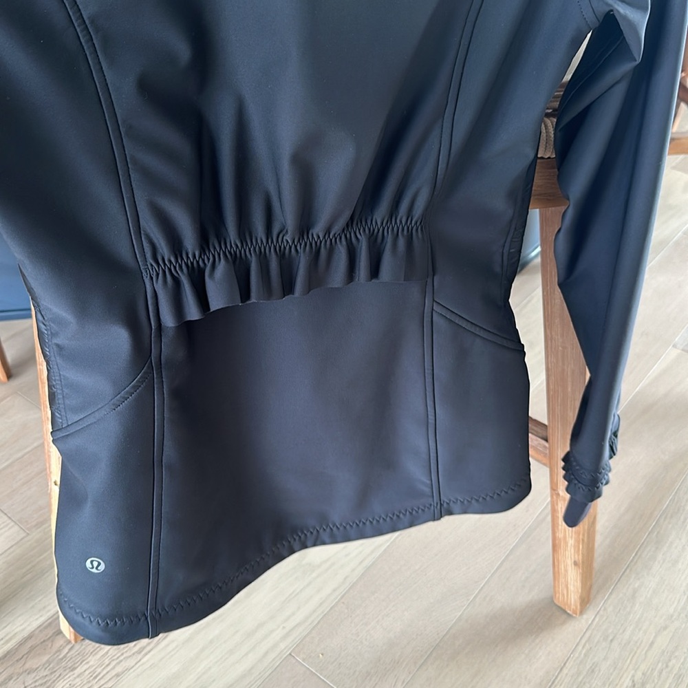Lululemon black shell jacket - Picture 4 of 4